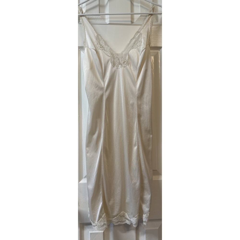 Vintage‎ Leggs Full Slip Beige Nylon Lace Trim Size 34 L'Eggs USA Chemise